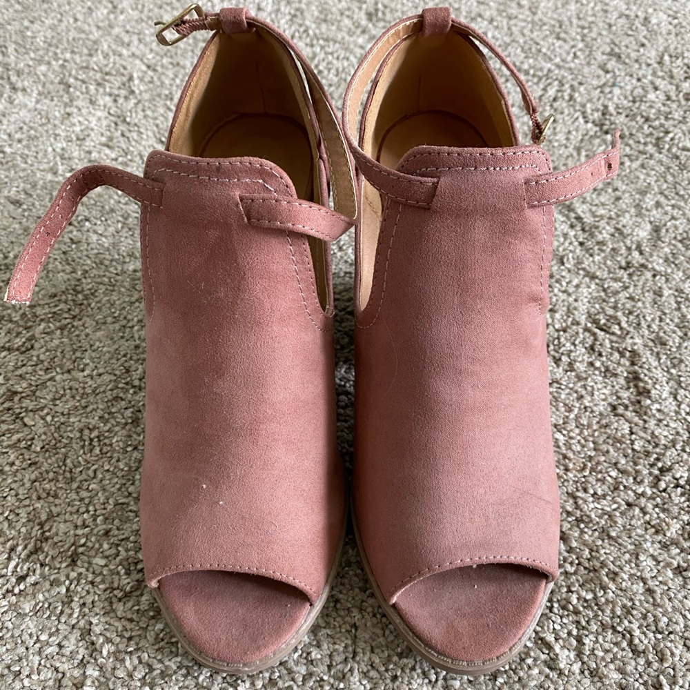 Pink wedges